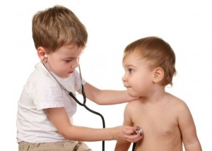 Kids-playing-doctor-541x386